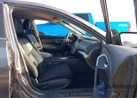 2017 Nissan Altima 2.5 Sr z USA, uszkodzony, nr VIN 1N4AL3AP9HC286584